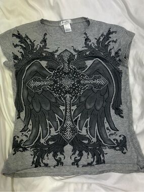 Graphic Cross & Wings Tee in Heather Gray